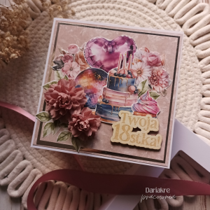 18 urodziny, osiemnastka, różowa kartka w pudełku, tort, balony