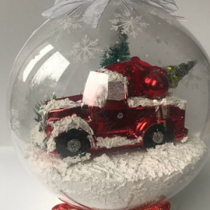 584,Bombka 3D z samochodem retro.