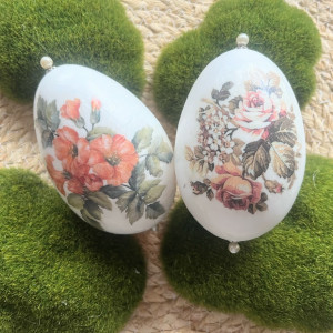 679,Dwa gęsie jajka w pudełku