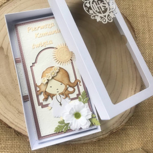 695,KOMUNIA<Pamiątka Komunii świętej z dziewczynką