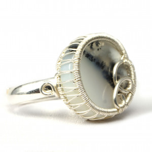 Agat, srebrny pierścionek z agatem dendrytowym.