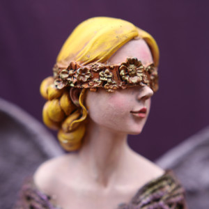 anioł pawertex w fioletowych odcieniach