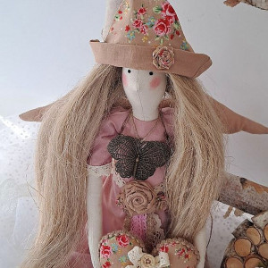 anioł stróż w pastelowym różu