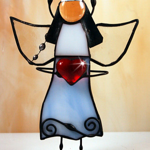 Aniołek witrażowy zakonnica z sercem