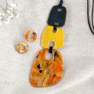 Artystyczny Komplet Biżuterii "Marmurowy Blask" — Wisior i Kolczyki