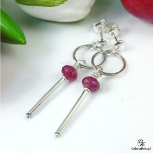 Awangardowy rubin -kolczyki