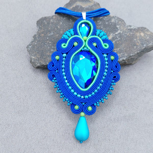 ”Azuro” zielono niebieski wisior sutasz z kryształkiem
