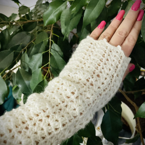 Ażurowa Elegancja - szydełkowe, długie mitenki