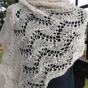 Ażurowy szal mgiełka