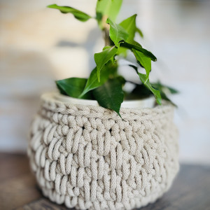 Banieczka - koszyk szydełkowy - osłonka ze sznurka