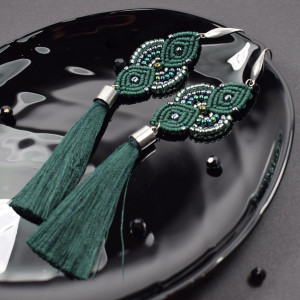 Bardzo długie kolczyki z chwostami - butelkowa zieleń i srebro