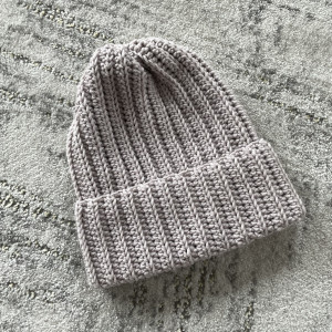 Beżowa czapka 100% Merino handmade
