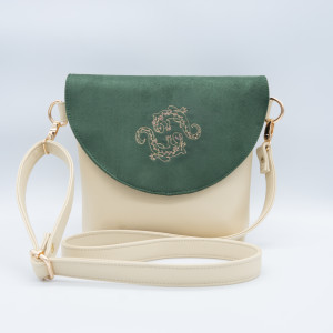 Beżowa torebka z zieloną klapką i haftem z wolnej ręki - jaszczurki