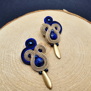 Beżowo-granatowe kolczyki sutasz sztyfty  z jadeitem