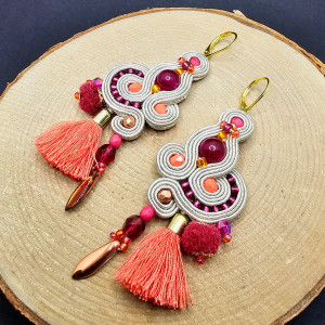 Beżowo-kolorowe kolczyki sutasz w stylu boho 14