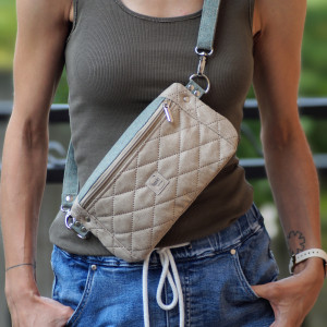 beżowo-zielona mini saszetka