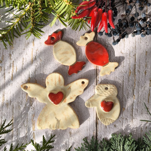 Beżowy zestaw ozdób choinkowych z czerwonym akcentem 4 szt.