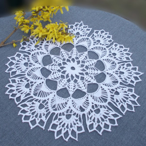 Biała ażurowa serwetka 31cm do koszyczka