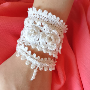 Biała bransoletka BOHO