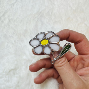 Biała Broszka witrażowa "Stokrotka"