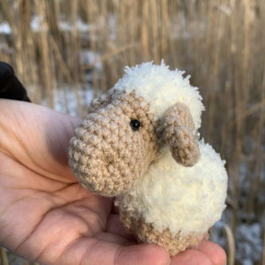 Biała owieczka - brelok, zawieszka do torby