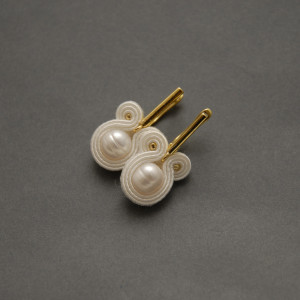 białe kolczyki sutasz z perłami