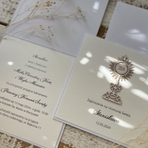 Białe Zaproszenia na komunię z personalizacją w wianku 1