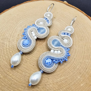 Biało błękitne kolczyki sutasz z jadeitem