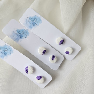 Biało fioletowe kolczyki sztyfty