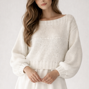 Biały pulower wykonany z bawełny i lnu, z błyszczącymi cekinami