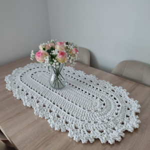 Bieżnik ze sznurka  szydełkowy owalny 50cmx95cm