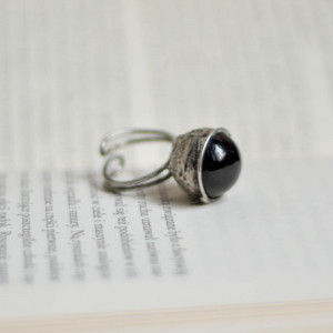 Black hole -  pierścionek z czarną szklaną kulą