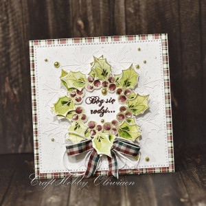 Bóg się rodzi - wianek z ostrokrzewu