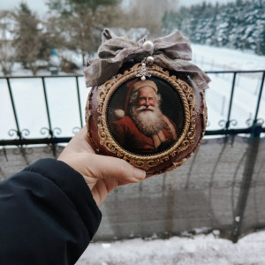 Bombka świąteczna z wizerunkiem Świętego Mikołaja w stylu vintage