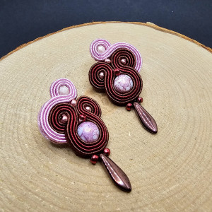 Bordowo-liliowe kolczyki sutasz sztyfty