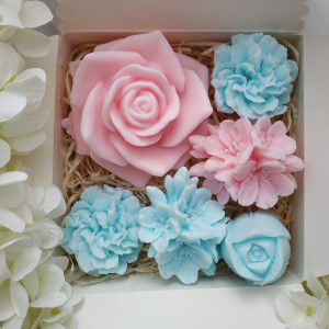 Box mydeł fiołek i róża Dzień Kobiet