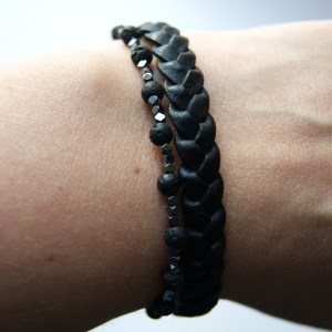 Bransoleta czarny rzemień, hematyt i lawa wulkaniczna. dł. 20 cm