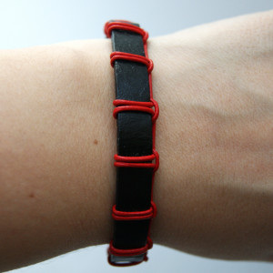 Bransoleta czerwony i czarny rzemień dł. 22,5 cm