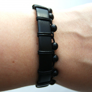 Bransoleta DREWNOi czarny rzemień, dł. 19 cm