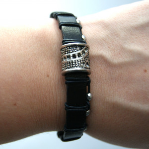 Bransoleta hematyt, metal i rzemień płaski i okrągły, dł. 20,5 cm