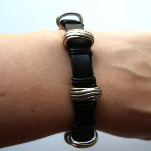 Bransoleta metal i rzemień płaski i okrągły, dł. 24 cm