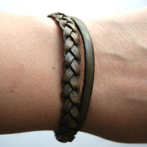 Bransoleta rzemień płaski brązowy i  warkocz dł. 21 cm