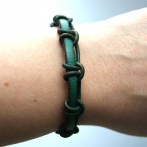 Bransoleta rzemień płaski niebieski oplatany dł. 21 cm