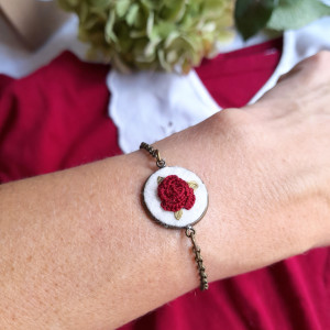 Bransoletka haftowana Róża przestrzenna bordo