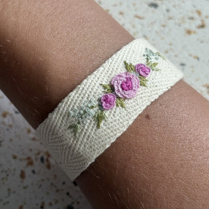 Bransoletka haftowane róże