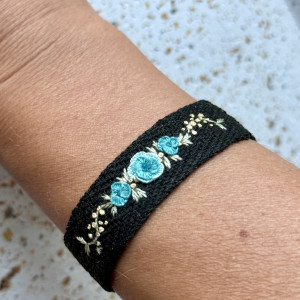 Bransoletka haftowane róże 2