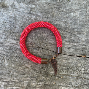 Bransoletka koralikowa neonowa malinowa