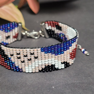 Bransoletka koralikowa styl awangardowy nowoczesny design