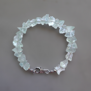 Bransoletka z surowych Akwamarynów esensja spokoju i klarowności
