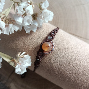 Brązowa bransoletka makrama z agatami